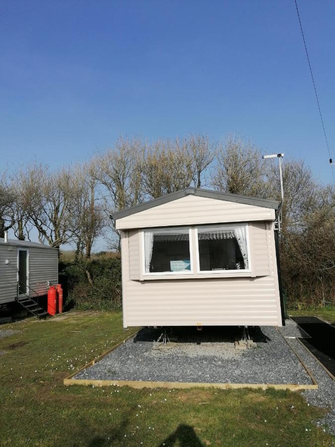 Sycamores Caravan Хелстън Екстериор снимка